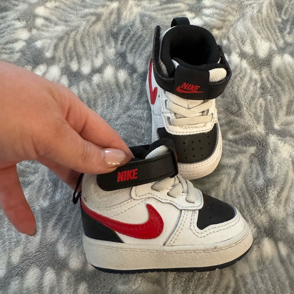 Nike Court Borough Mid 2 size 2c